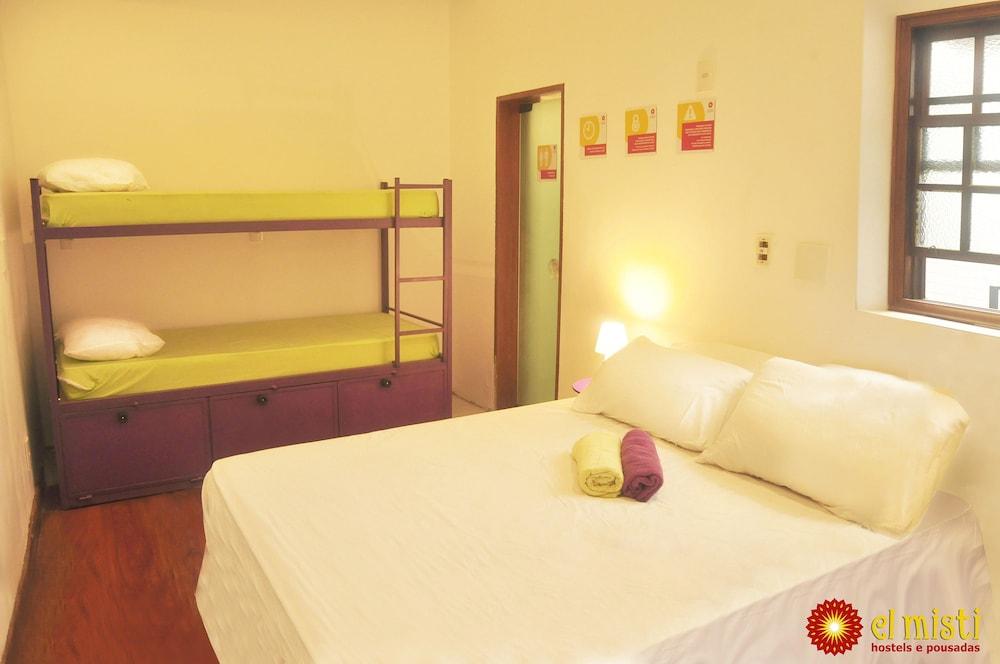 Hostal El Misti House Copacabana