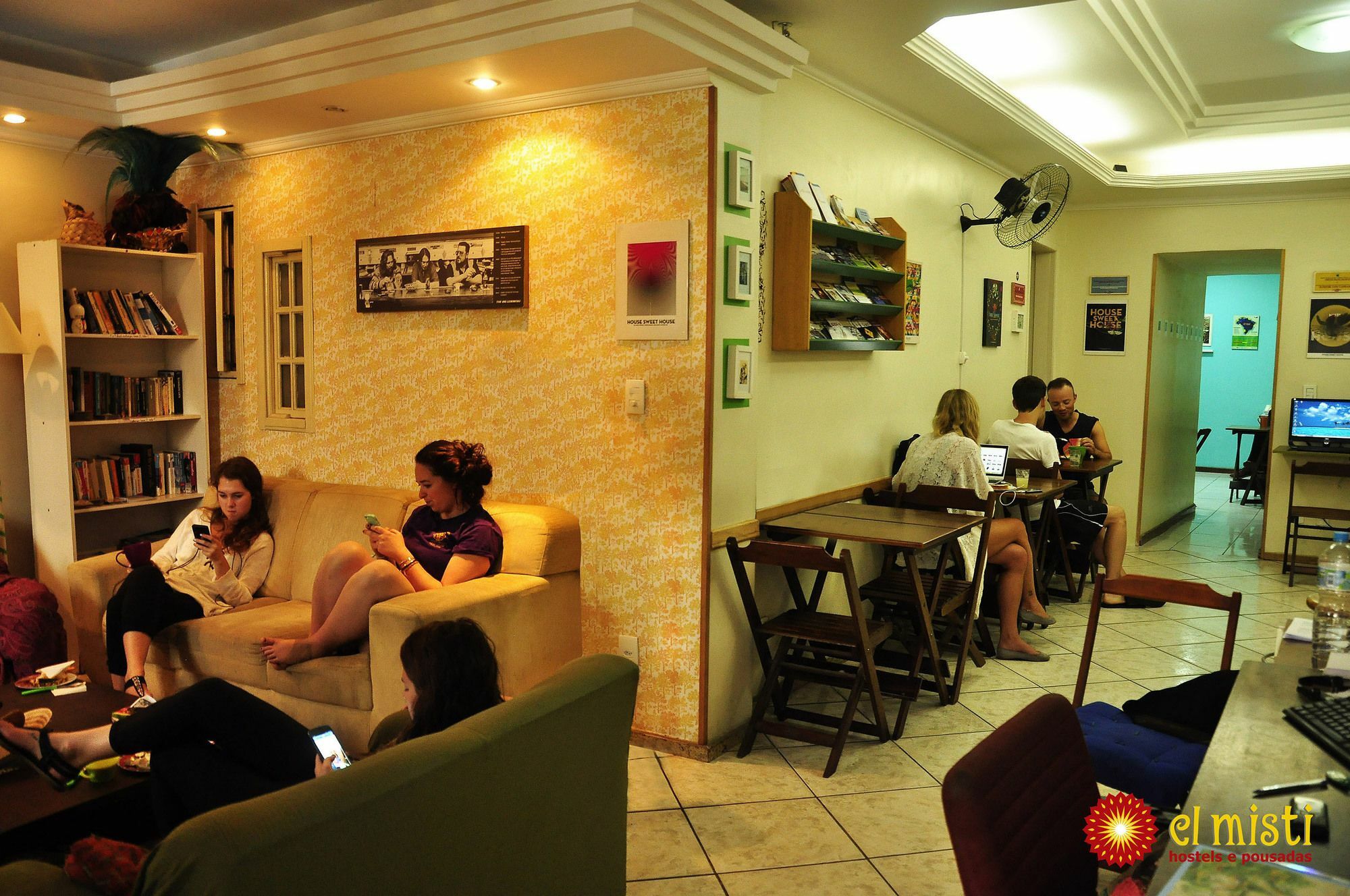 Hostal El Misti House Copacabana